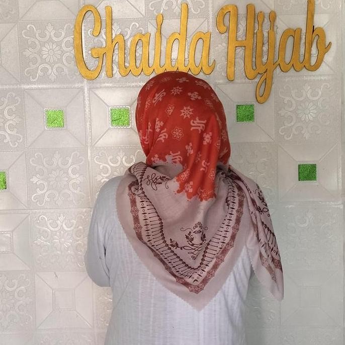 (Good) Krudung Jilbab Segi Empat Hijab Motif Warna Orange Voal Premium