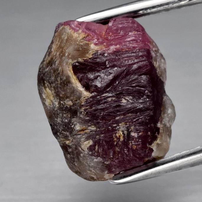 populer] Rough Ruby Purple Red Unheated Natural Madagascar 7.47 ct URR00101 GLC