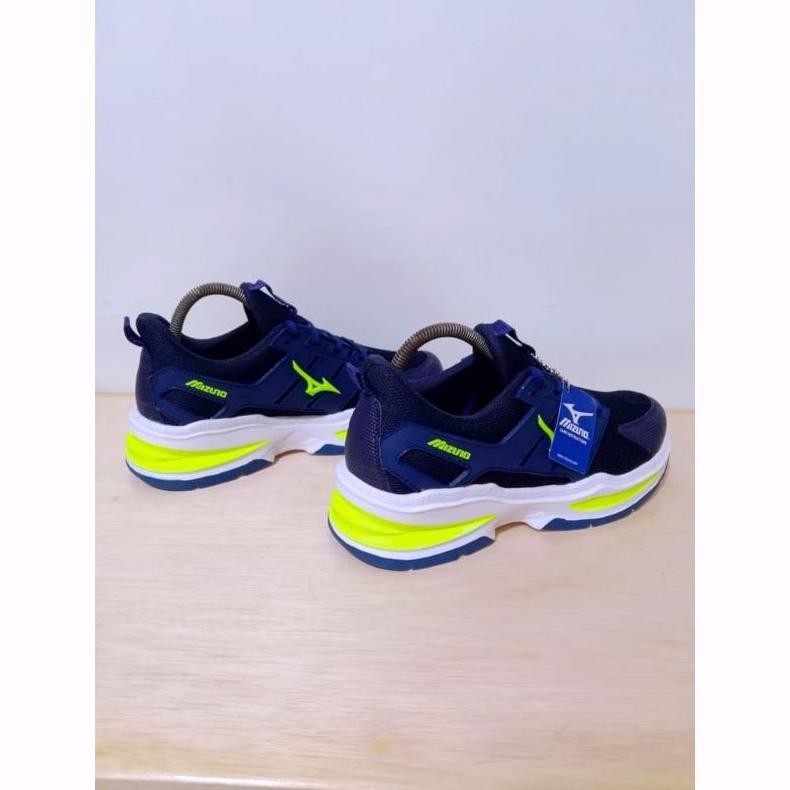 PROMO Sepatu Sneakers Mizuno Sport Pria Sepatu Hitam Putih Casual Terbaru Joging