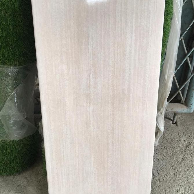 KERAMIK DINDING KAMAR MANDI 30X60 GLOSSY CREAM BEIGE MOTIF MARMER