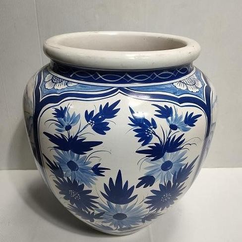 Gentong Guci Pot Dari Gerabah Tanah Liat Keramik Lokal Design Modern Glaze Putih Biru Lukisan Bunga 