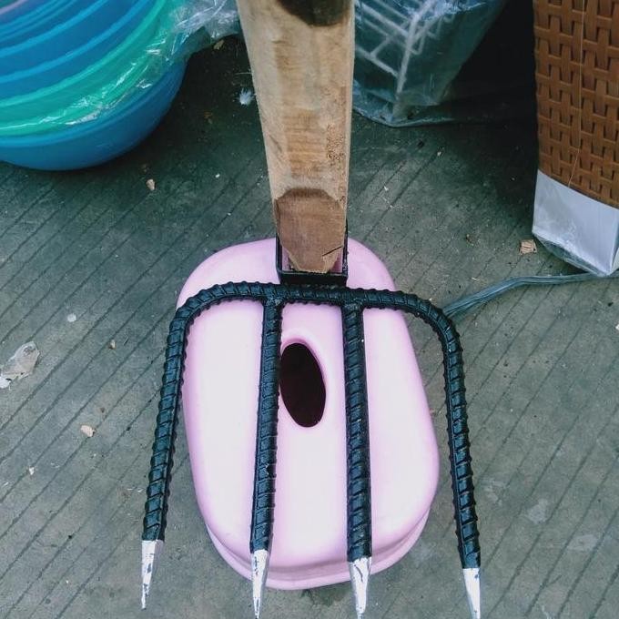 Cangkul Garpu Lokal Besi Asli