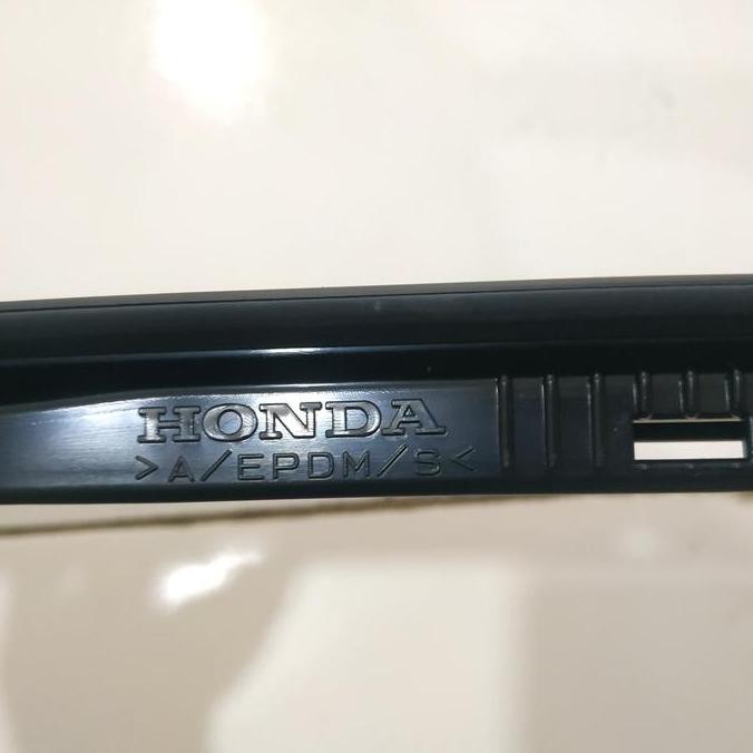 List Moulding Depan KIRI Kaca Besar CRV Gen 2 2002-2006