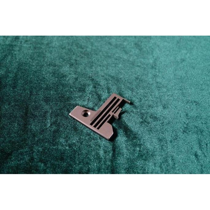 213112-300 Needle plate mesin obras Pegasus benang 4 EX5100 series TERBARU