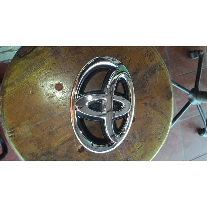 emblem grill innova 2011 sampai innova 2015 ori
