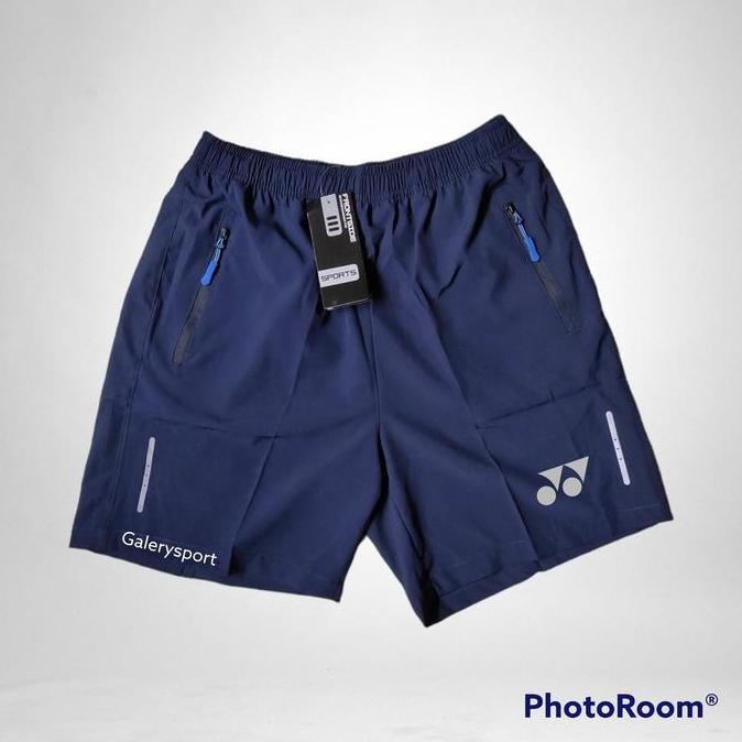 Celana pendek tenis bulutangkis lining