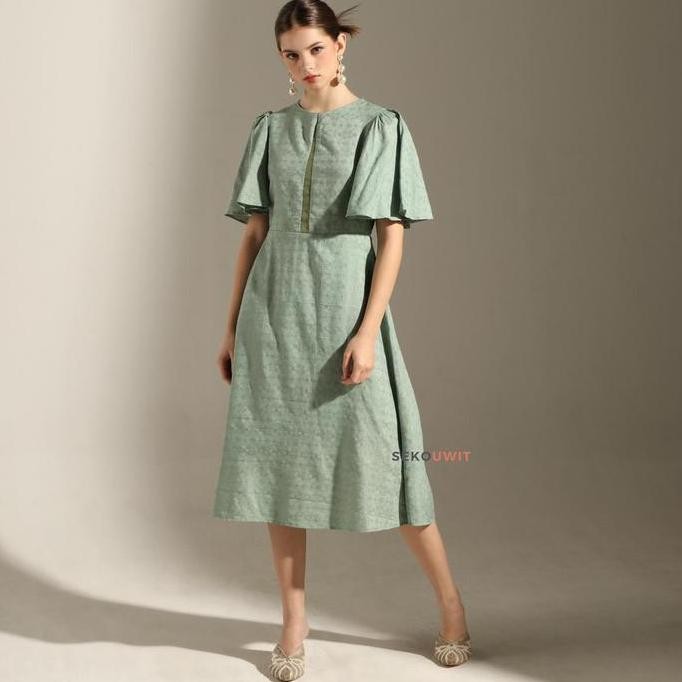 Ume Midi Dress Dobby Tenun Batik / Gaun Panjang Sebetis Sekouwit In Green Sage
