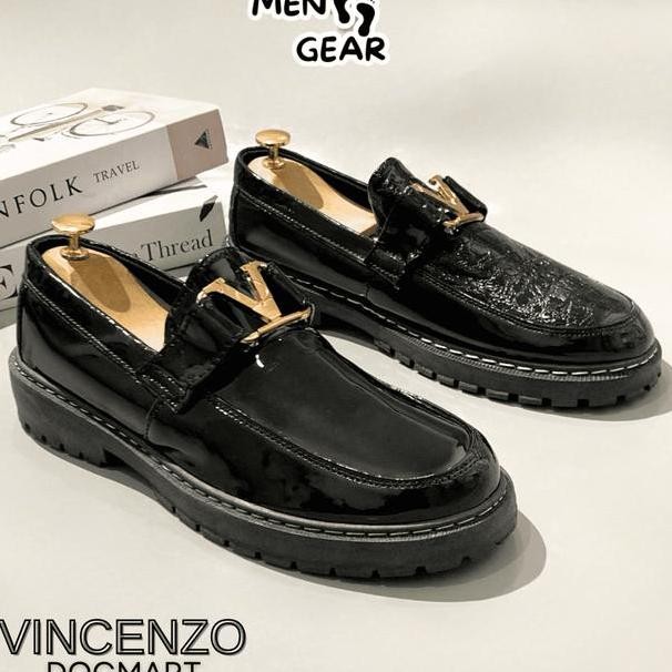 Menfootgear Vincenzo Sepatu Pria Sepatu Loafers Kerja Formal Cowok Docmart Hitam Fantofel Croco Glos