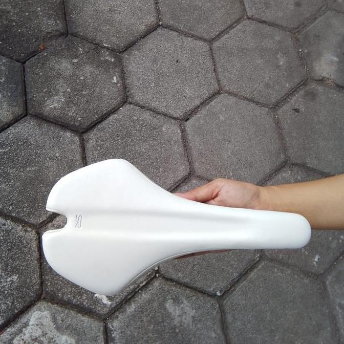 SADDLE SEPEDA PUTIH KULIT SELLE ROYAL SETA WHITE MTB ROADBIKE SELI RB