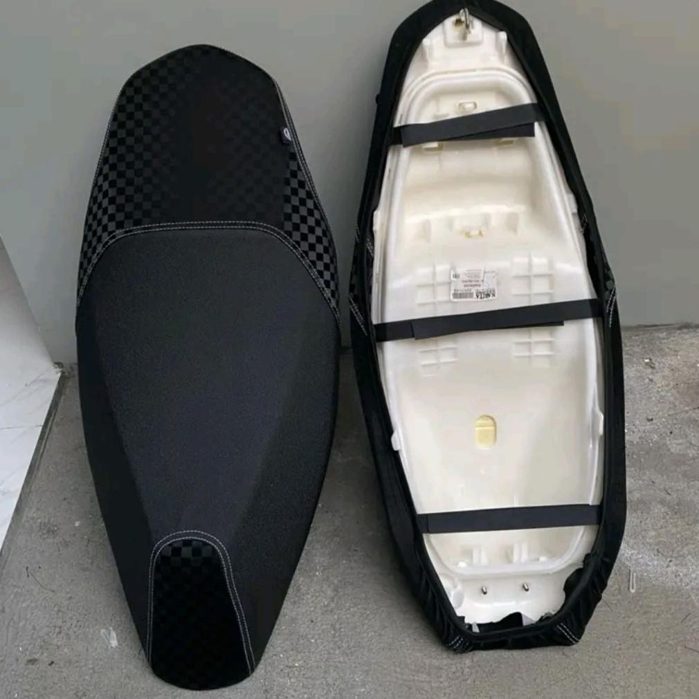 Top Rated [ Pasang Sendiri ]Sarung  Kulit Jok Motor Bahan Ampelas Dan 3D Catur Belakang Sudah Menggu