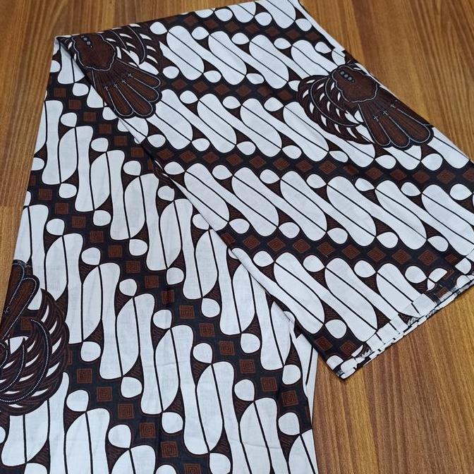 kain batik jarik motif parang garuda latar putih sogan jogja HTS