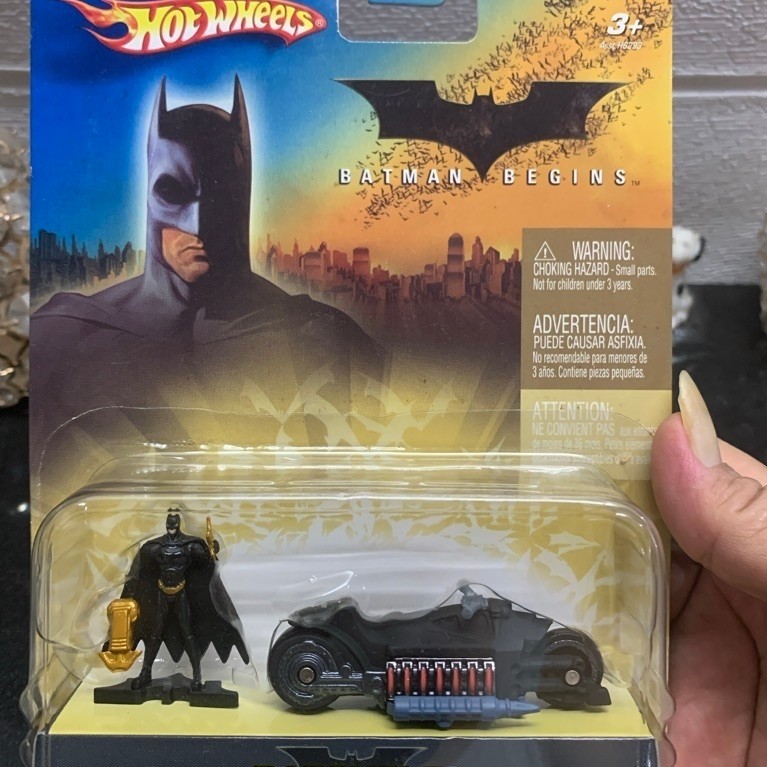 HOTWHEELS BATMAN BEGINS BATCYCLE