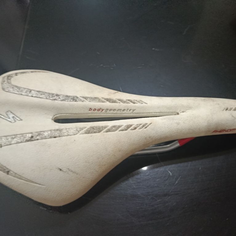 Sadel sepeda Specialized putih