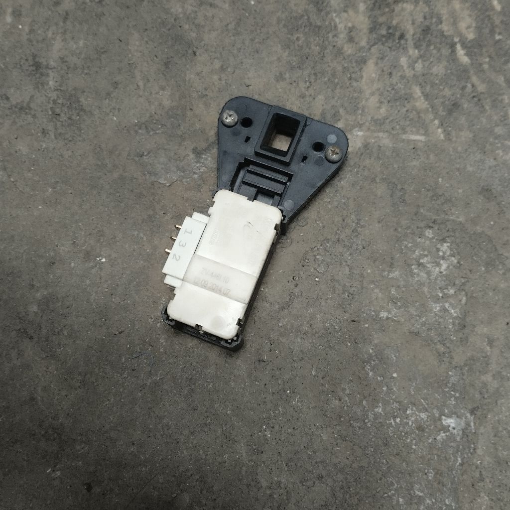 Door lock mesin cuci Midea front loading bekas