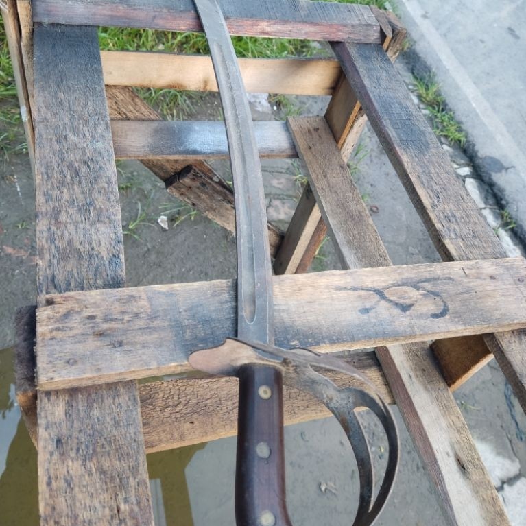 Pedang Knil Milsco