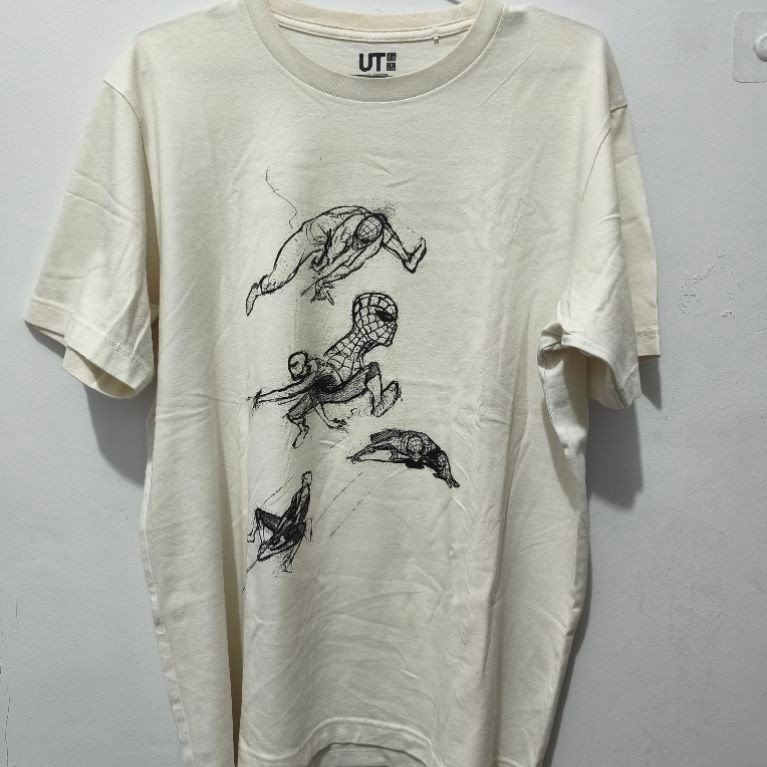 Kaos UNIQLO UT SpiderMan Marvel Original Putih Size L