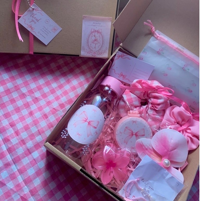 Hampres cewe gift cewe Pink Coquette Gift  | Kado Botol Minum Sisir Kaca Jepit Jedai Scrunchie | Gif