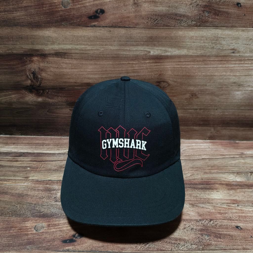 topi six panel GYMSHARK logo black
