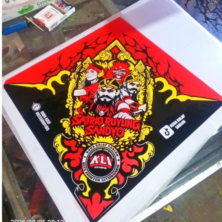 kertas layangan Satrio Ruyung Sandyo Motif Batik Merah Hitam per 25 pcs