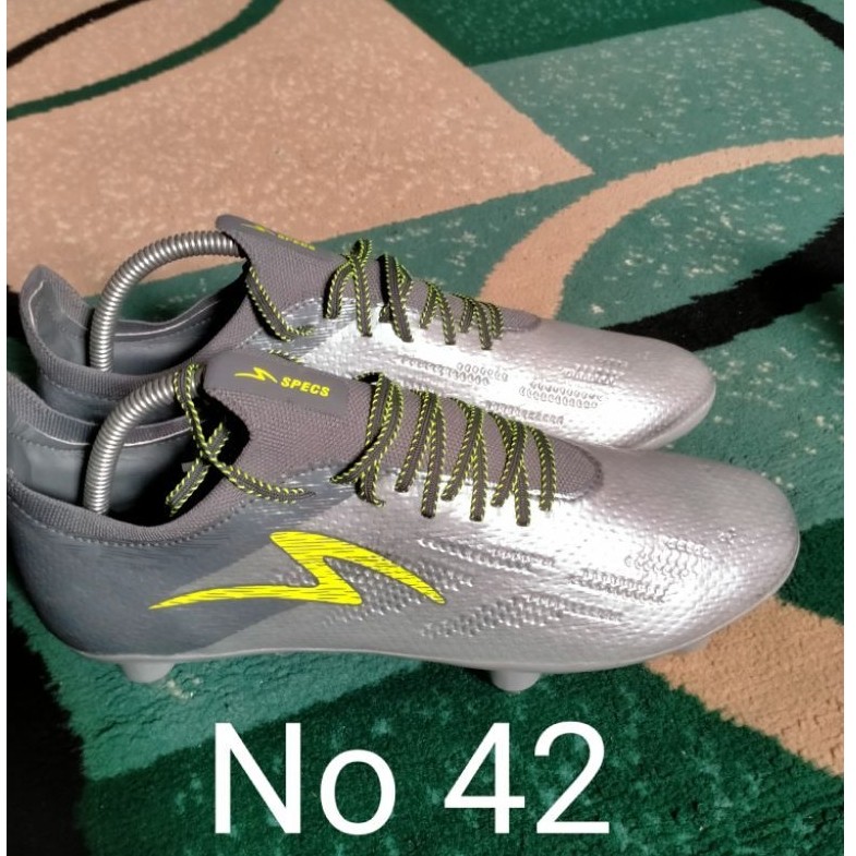 SEPATU BOLA SPECS NO 42 SECOND