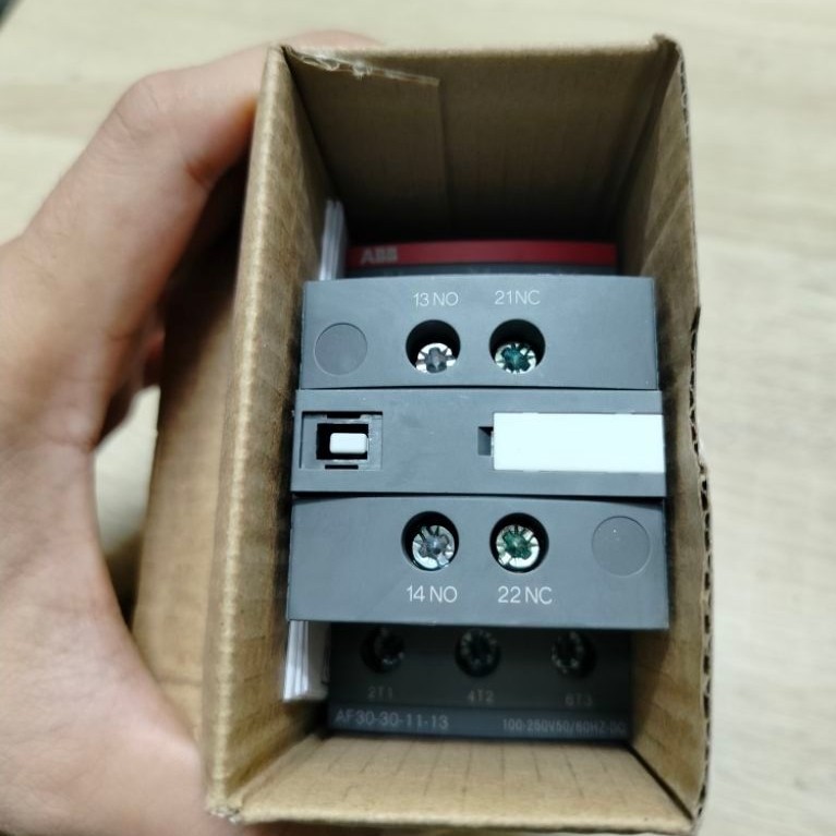 Kontaktor ABB AF30-30-11-13 3 Fase 100-250V 50/60Hz DC 13NO 21NC 14NO 22NC