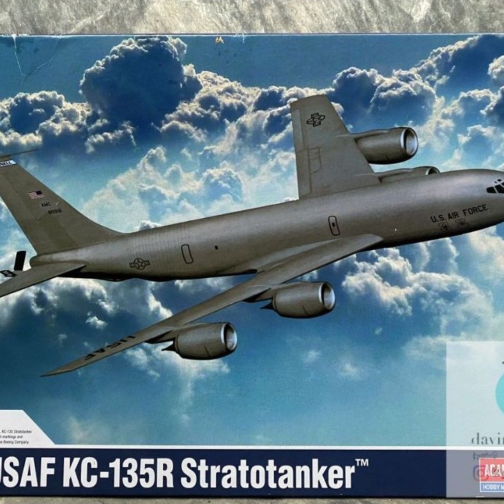 Academy 1/144 Boeing KC-135R Stratotanker