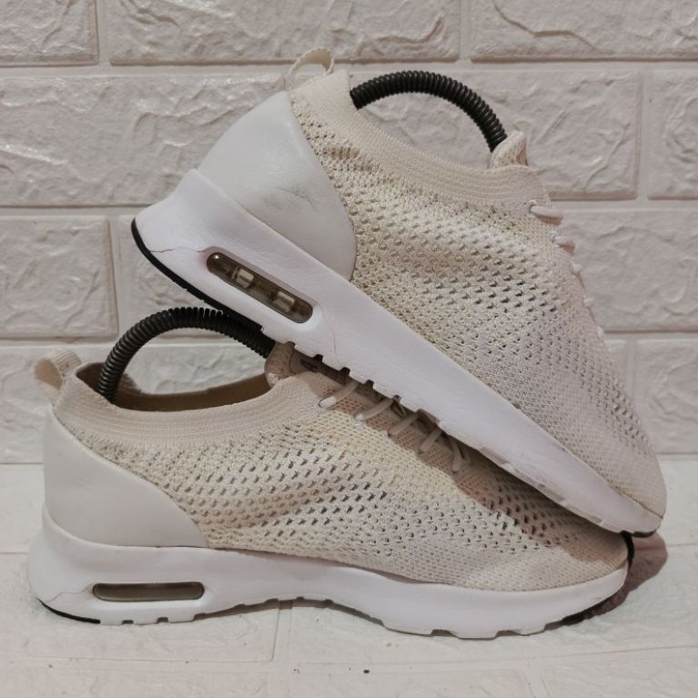 Sepatu Running Akiii Classic Ladies Knit White size - 40