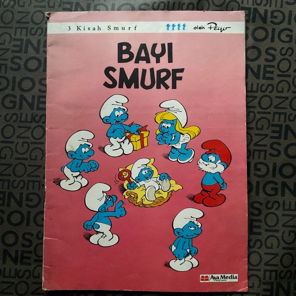 Edisi lawas tahun 1988 dari komik Smurf "Bayi Smurf" karya penulis Peyo, diterbitkan oleh Aya Media 