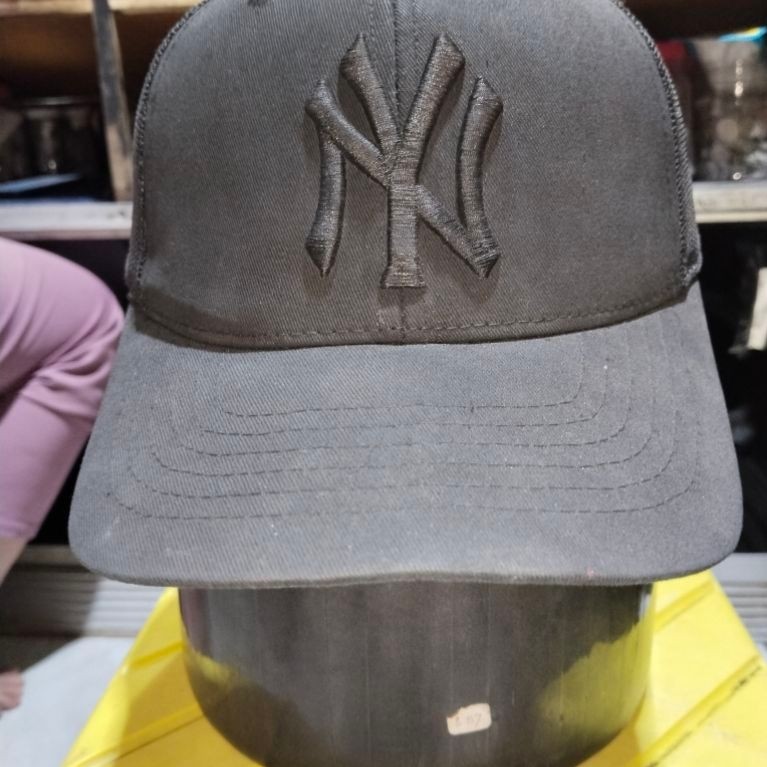 Topi MLB New York Yankees Black Mesh Trucker Second Original