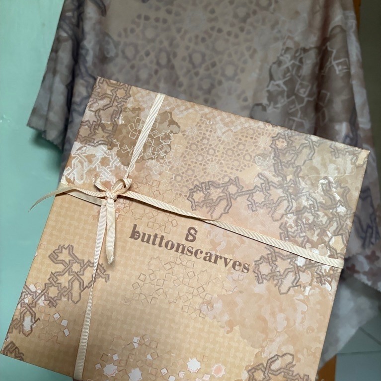 Buttonscarves Haramain series - cornsilk XL