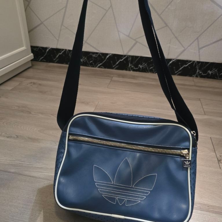 Tas Adidas Selempang (Preloved/Second Like New)