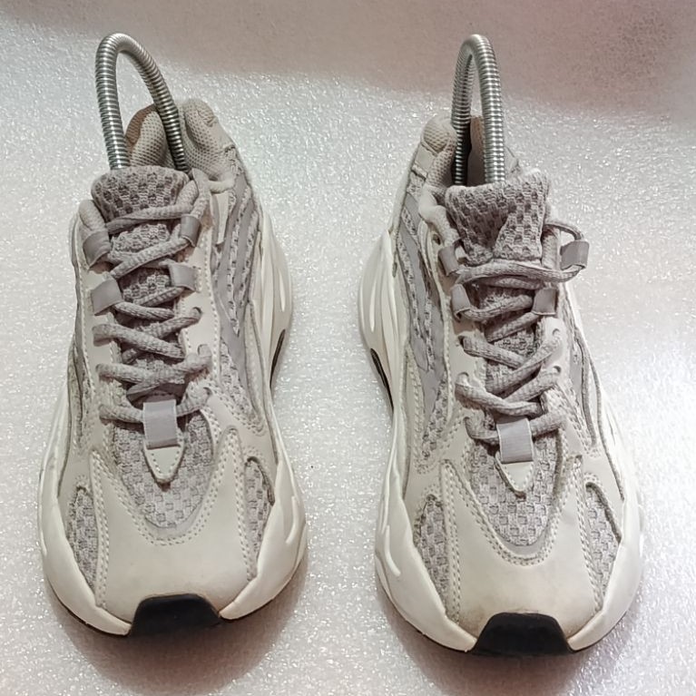 Sepatu Mantan Adidas Yeezy Boost 700 V2 'Static'