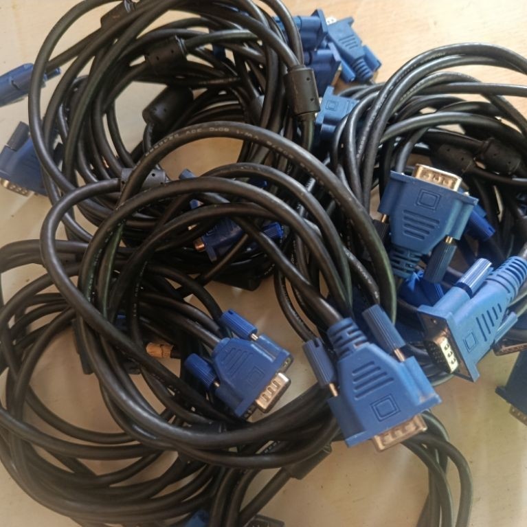 Kabel VGA Bekas Copotan CPU Branded, Kondisi Bagus, Kompatibel Komputer