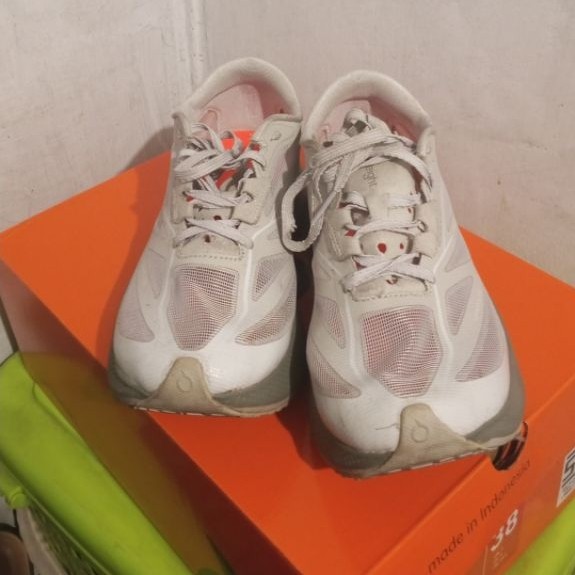 preloved murah sepatu lari Ortus hyperglide ukuran 38 like new with box
