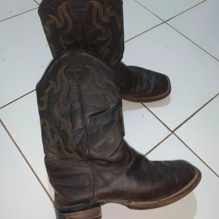 Ariat
