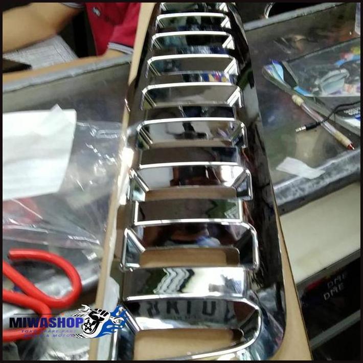 GRIL DEPAN MOBIL MODEL HUMMER RUSH / TERIOS LAMA 2006 SAMPE 2012 WARNA CHROME DISKON