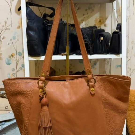 Thesak tote