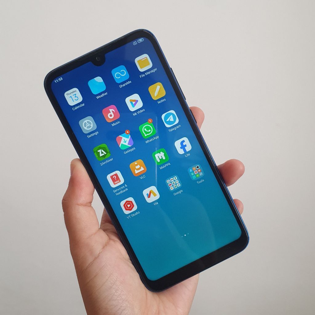 Xiaomi Mi Play 4/64 GB HP Android Murah