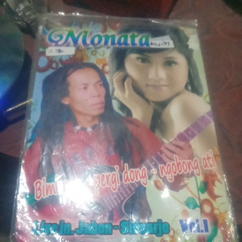 VCD OM. MONATA AW-71