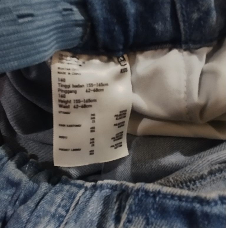 celana UNIQLO Kids uk 160 jeans strech PL pribadi