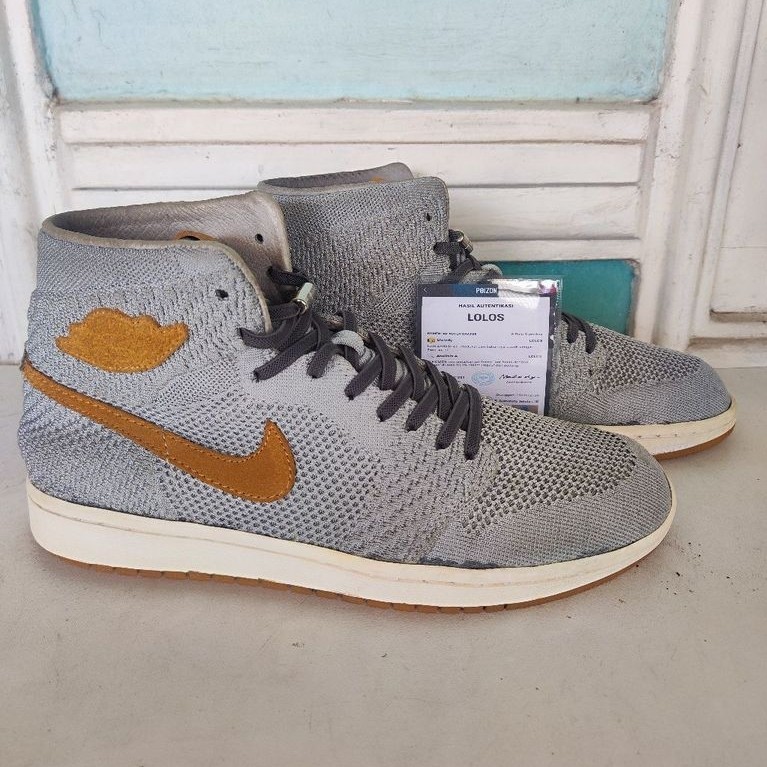 Air Jordan 1 Retro High OG Flyknit Wolf Grey size 42,5