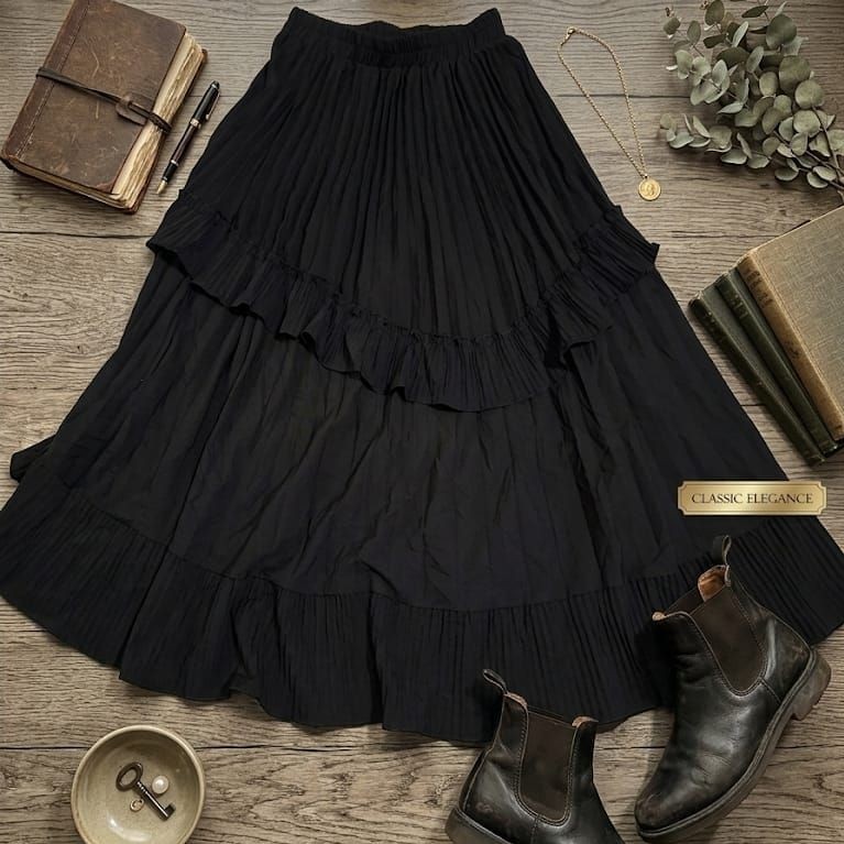 Rok Hitam Plisket Asimetris