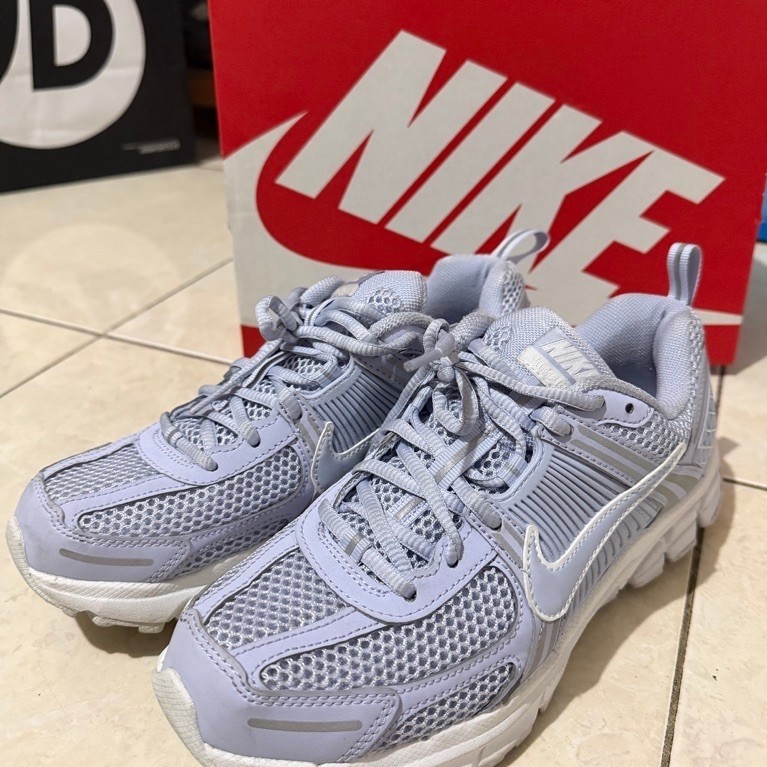 Nike vomero 5 size 39 JDID