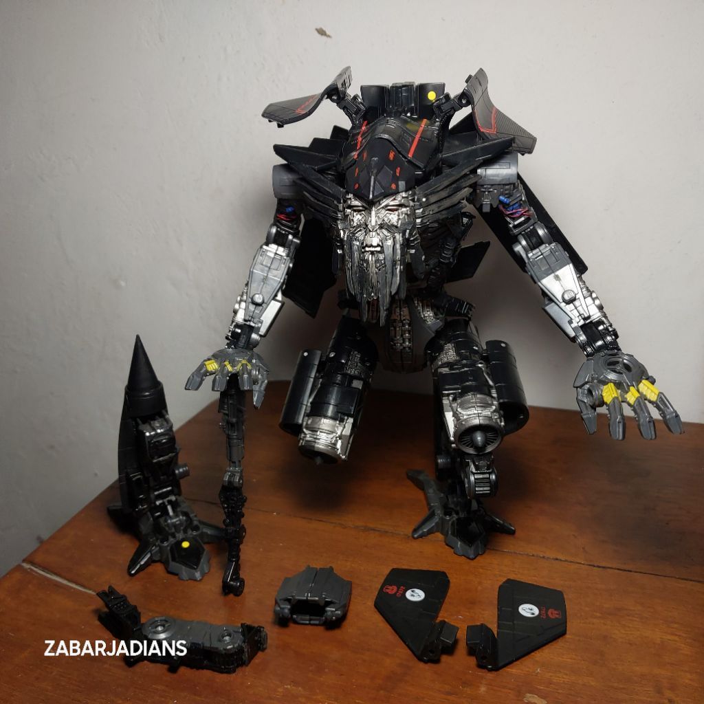 Jetfire junk Transformers Studio series leader class