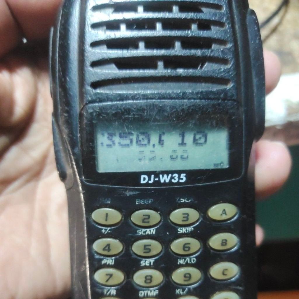 HT ALINCO DJ-W35 HT UHF ALINCO DJ W35