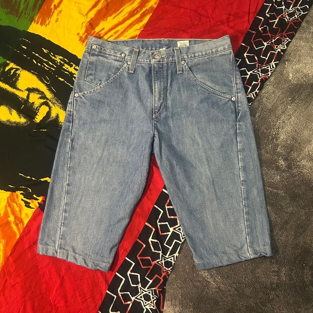 Celana Jeans Second “Levi’s Engineered Light Blue Short Jeans”