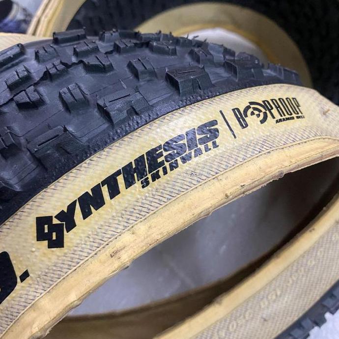 Promo VeeTireCo RAIL ROCCO 29 x 2.25 57-622 Tubeless Ready Skinwall Synthesis B-Proof Aramid Belt 65