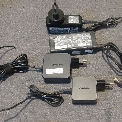 BORONGAN CHARGER ORI BAWAAN LAPTOP MINUSAN