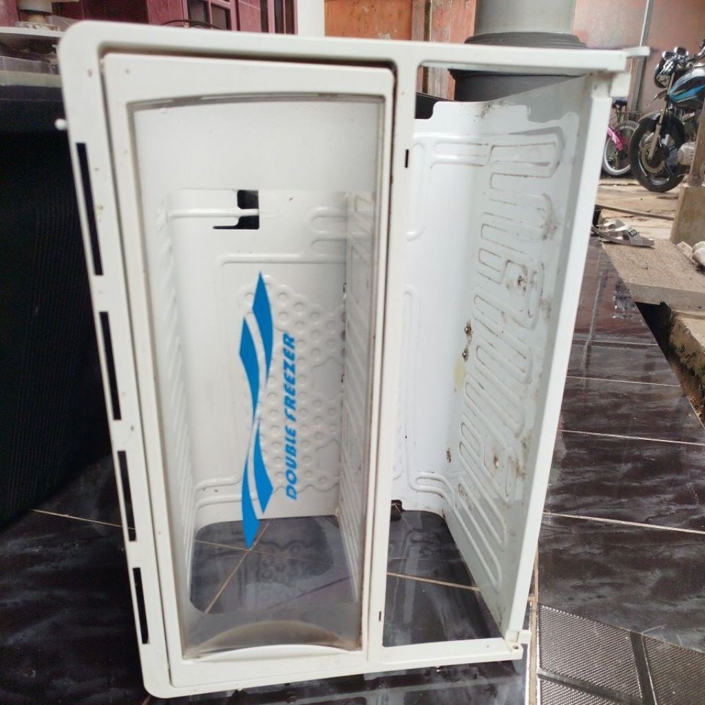 Kulkas Double Freezer Mini Putih 2 Pintu Bekas plus tutup freezer atas