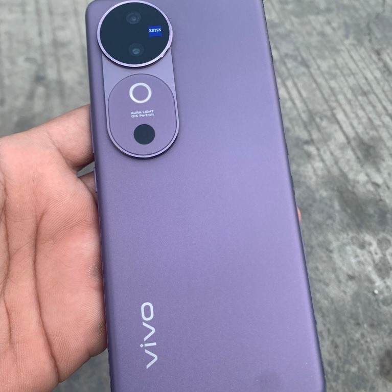 VIVO V40 5g 12/256GB  7 Gen3 50MP Zeiss 5500mah Mati